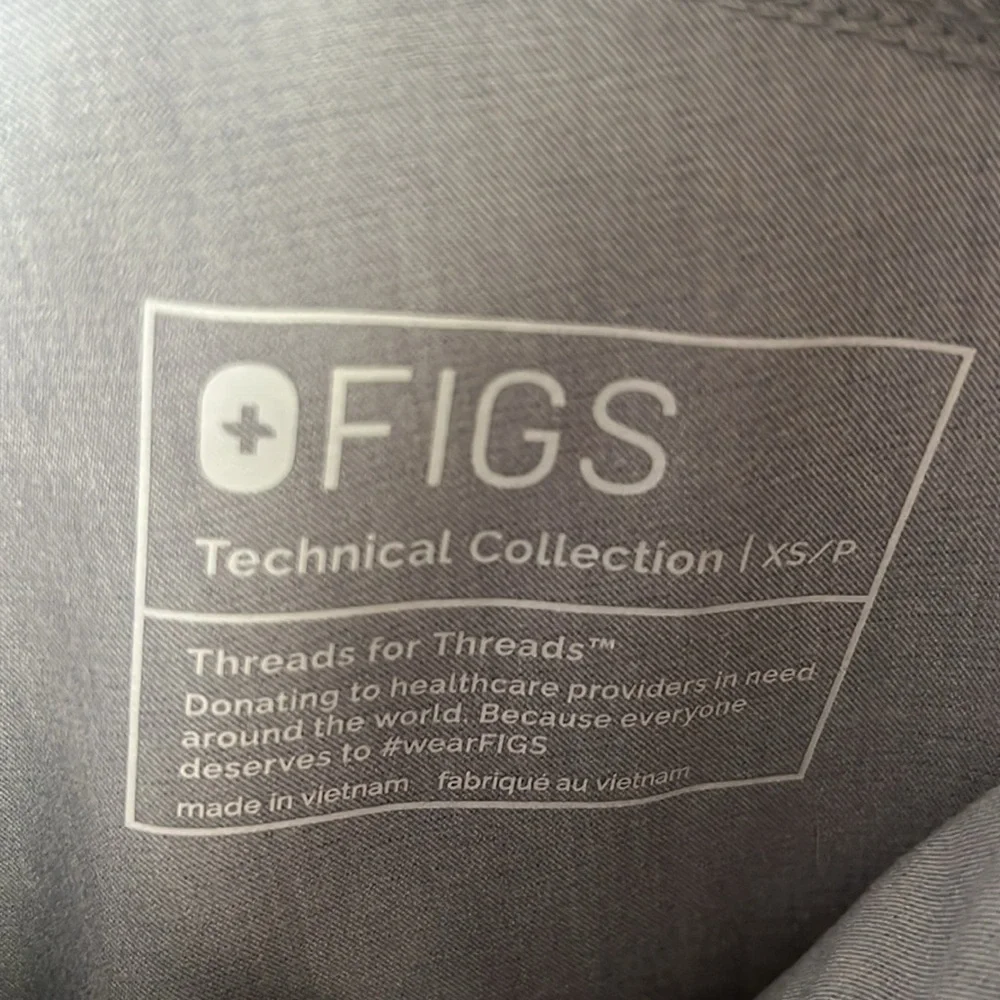 Figs Kade Cargo Scrub Pants - Picture 7 of 8
